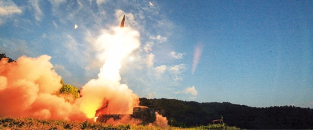 [Cover Story-수소탄까지 간 북한 핵도발] '공포의 균형'… 전술핵 재배치가 대안으로