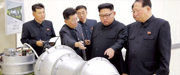 [Cover Story-수소탄까지 간 북한 핵도발] 북한, 독재체제 지키려고 위험한 '핵 도박'