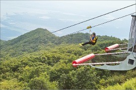 다도해 한눈에 조망…경남 하동 금오산서 아시아 최장 짚와이어 탄다