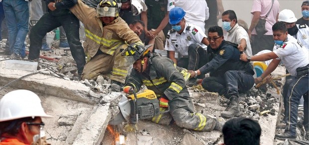 멕시코 또 '대지진 악몽'…한국인 1명 포함 사망자 220명 넘어