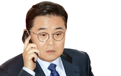  국회와 협치 이끄는 '야전사령관'  전병헌 청와대 정무수석…"구두 축이 빠질 정도로 뜁니다"