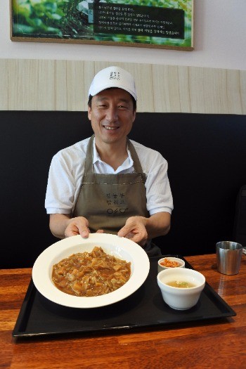 [한경·네이버 FARM] 분식집 요리사로 변신한 25년 유기농 학사농장 대표