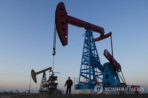 국제유가, OPEC 생산감소에 상승…WTI 0.3%↑