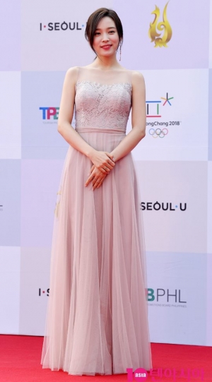 [TEN PHOTO]윤소희 &#39;아름다운 드레스 자태&#39;
