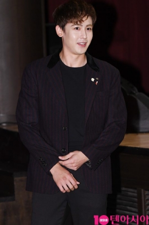 [TEN PHOTO]2PM 닉쿤 &#39;꽃미남의 환한미소&#39;