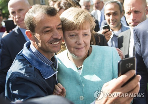 4연임 성공에도 웃지못한 메르켈…수면유세로 AfD 반사이익 비판