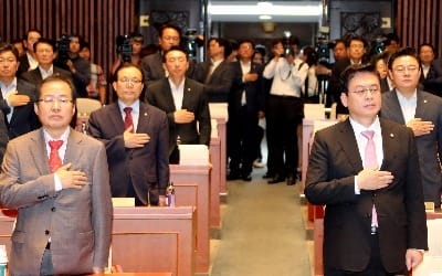 한국당 '투톱' 장외투쟁 미묘한 시각차… 복귀 놓고 갈등 가능성