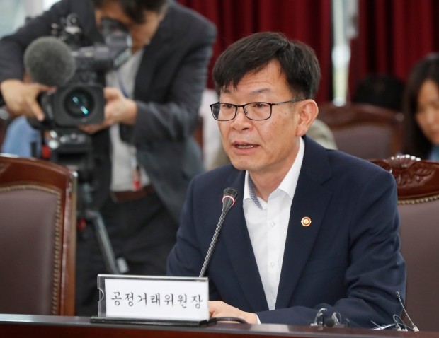 김상조 "삼성 이건희, 롯데 신격호 총수 지정 변경 검토"