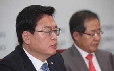 한국당, 문 대통령의 '김명수 인준' 협조요청에도 요지부동