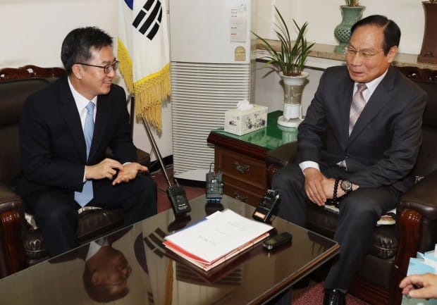 김동연 "개신교도 종교인 과세 자체 반대하는 것 아냐"