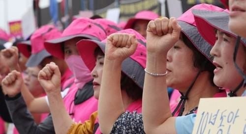 학교 비정규직 정규직화 결정 앞두고 찬반양론 '팽팽'