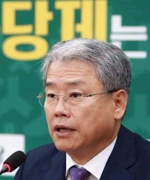 김동철 "사드배치 불가피… 전술핵, 당론 아니지만 논의는 해야"