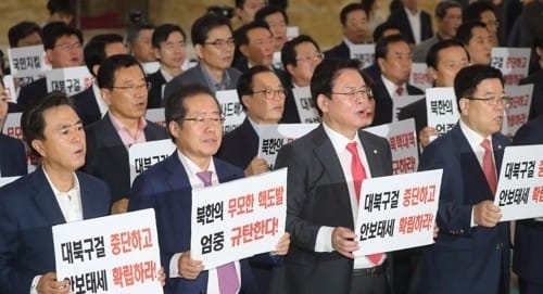 한국당, 내일 대규모 장외집회… '강경론' 속 복귀시점도 고민