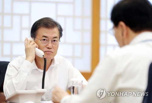 문 대통령, 프랑스·호주 정상과 잇단 통화… 반기문 '북핵조언' 청취