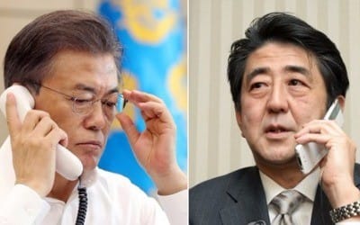 교도 "문 대통령-아베 일본총리 통화… 北미사일 대응 논의"