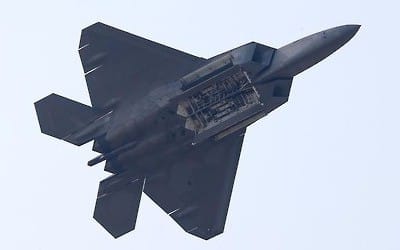 미국 스텔스기 F-22·F-35A 다음달 동시에 한국 온다