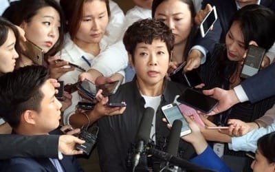 검찰 'MB 국정원 블랙리스트' 피해 연예인 추가조사 방침