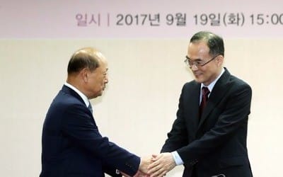 문무일 검찰총장 "검찰개혁위 권고, 국민 뜻으로 알고 수용"
