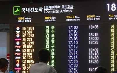 활주로 폐쇄사태 겪은 제주공항, 연휴 첫날부터 '혼잡'