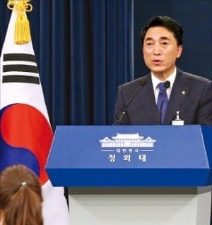 청와대는 신고리원전 공론화위원회의 신고리 5, 6호기 '건설재개' 정책 권고와 관련해 