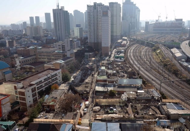 서울 용산구 한강로2가 일대 청년주택건설 현장. 한경DB