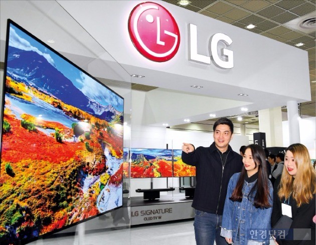 LG전자의 시그니처 OLED TV W. / 사진=한경 DB