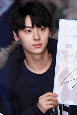  황민현, '클로즈업을 부르는 잘생김'