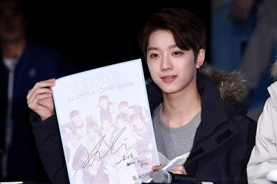  라이관린, '미친 비주얼 자랑하며'