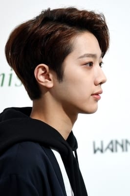  워너원 라이관린, '그림같은 옆 선'