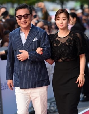  김의성-박소담, '사이좋게 레드카펫 런웨이'(부일영화상)