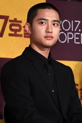 '7호실' 도경수 "타투 분장, 매번 그리고 지우느라 피부 아파"