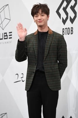  비투비 육성재, '부드러운 손인사~'