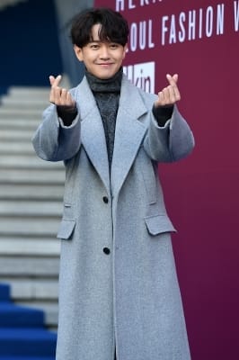  강균성, '멋있는 손가락 하트~' (2018 S/S 서울패션위크)