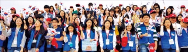 [생글기자 코너] 세계인과 소통한 한국 청소년 통역단의 한글날 행사