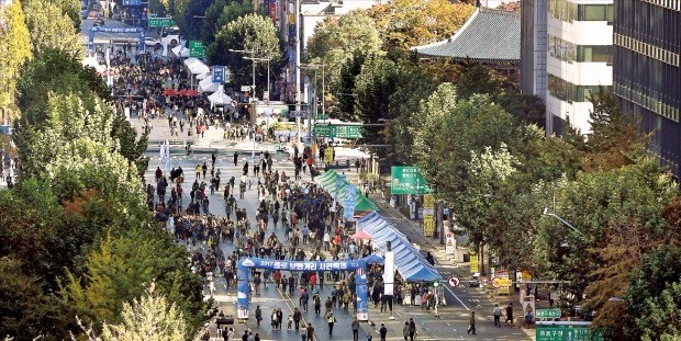 자동차 없는 종로… 보행자 천국