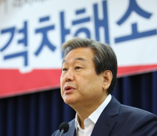 김무성 "한국당과 당대당 통합 되도록 노력할 것"