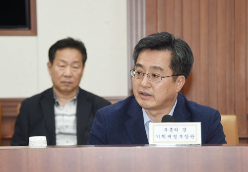 김동연 "한미 FTA 협정문, 국익을 최우선으로 협의"