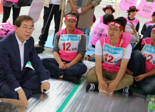 학교비정규직 13일째 단식농성… 조희연·박원순 등 방문 잇따라