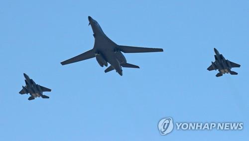 B-1B 다시 한반도에…고도 150ｍ 저공비행으로 위용 과시(종합)