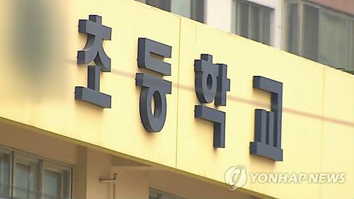 "초중고 1학기 종료일 언제?"…전·입학 허용 놓고 논쟁