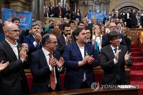 해임 카탈루냐 수반, 스페인 직접통치에 '민주적 저항' 촉구