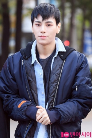 [TEN PHOTO] JBJ 김상균 &#39;훈훈하다 훈훈해&#39;