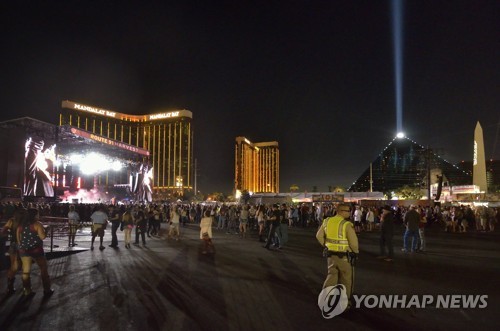 美휴일밤 피로물들인 '악몽의 콘서트'…2만여명 겨냥 무차별총격