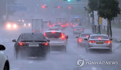 [날씨] 6일 전국에 비 내리고 짙은 안개…귀경길 운전 주의