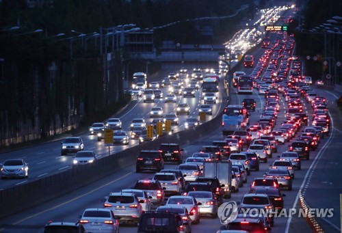 고속도로 상행선 혼잡 극심…부산→서울 6시간10분