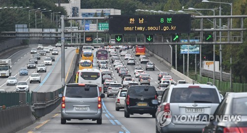 막바지 귀경길, 정체 점점 풀려…부산→서울 4시간 50분