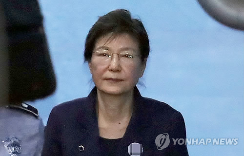 "변호인단 총사퇴는 박근혜 결정… 사임 재고 가능성 없어"