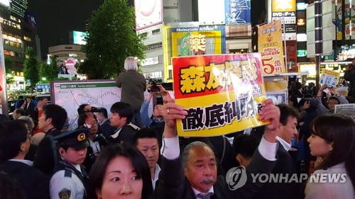 日아베, '북풍몰이' 전략 먹혔다…야권분열 틈타 총선 '압승'