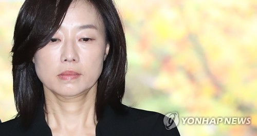 조윤선 "선서 안했으니 위증아냐"…특검 "최초 선서했으니 위증"