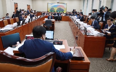 고동진 삼성전자 사장 국감증인 부르지 않기로